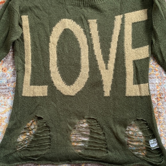 💕 Perfect for Valentines Day Sweater. - Picture 2 of 3